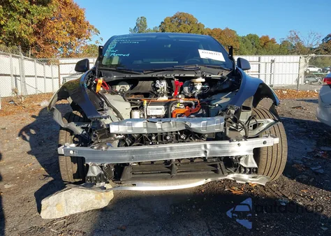 2024 Tesla Model Y Long Range Dual Motor All-Wheel Drive z USA, uszkodzony, nr VIN 7SAYGDEE5RA317488